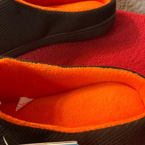 Slippers - Picture 3 of 4